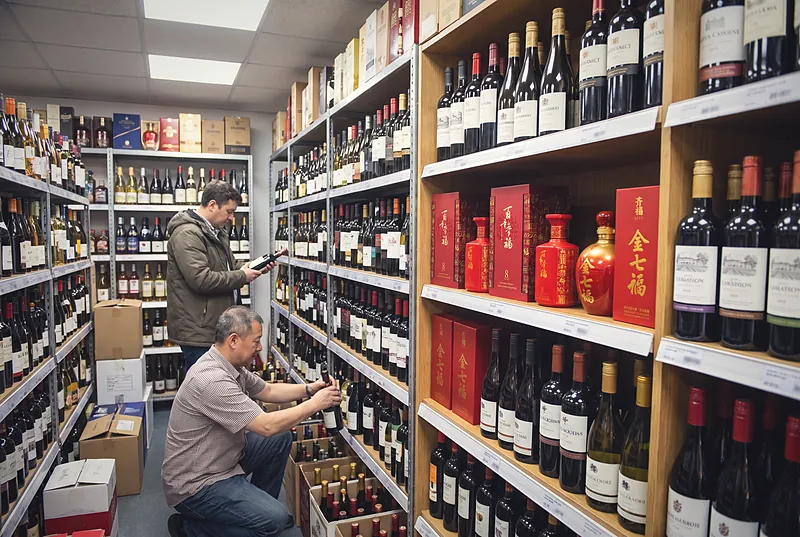 精品酒行货架上的齐福全系列